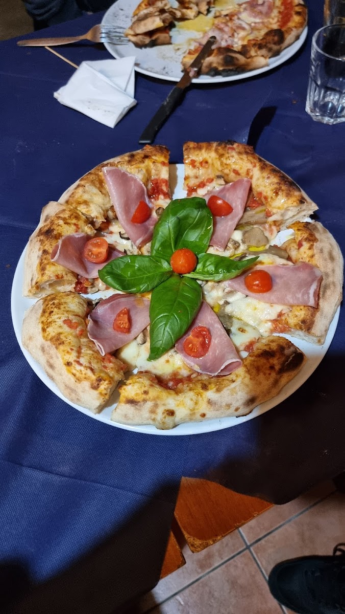 Pizzeria La Prima Era Photo 5