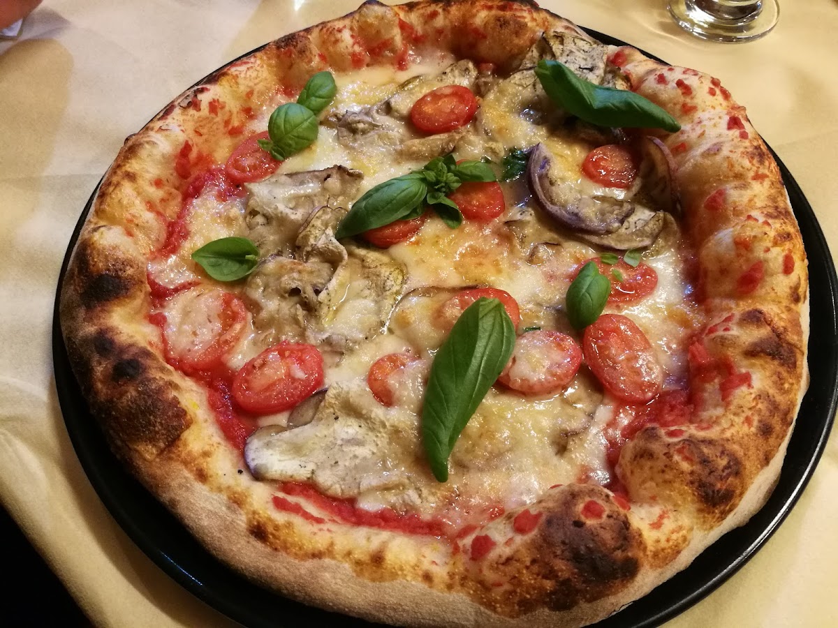 Pizzeria La Prima Era Photo 8