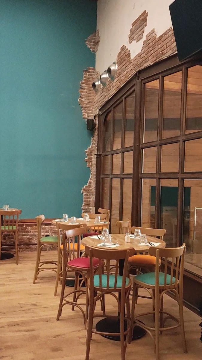 UNI Décines - Restaurant & Bar Photo 2