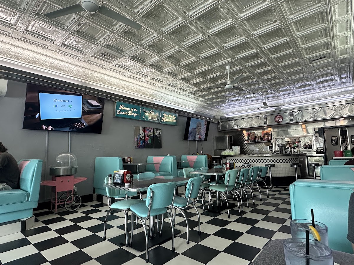 Fenders Diner Photo 4