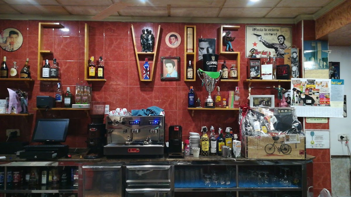 Elvis Bar Photo 4