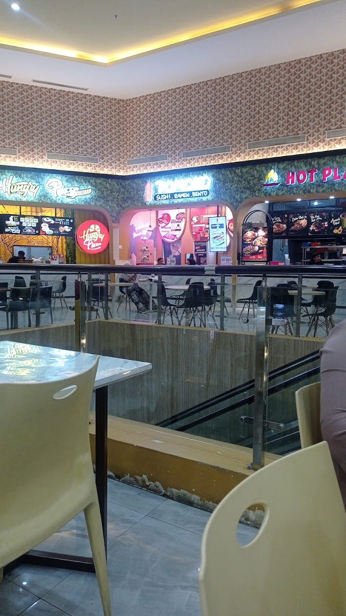 TOMOKO sushi DELTA plaza Photo 4