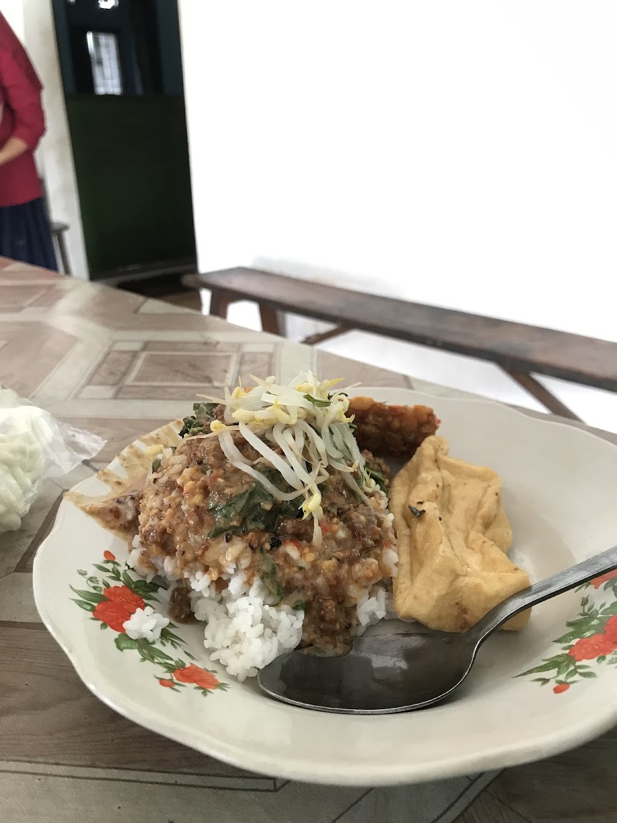 Nasi pecel Mbok Legi