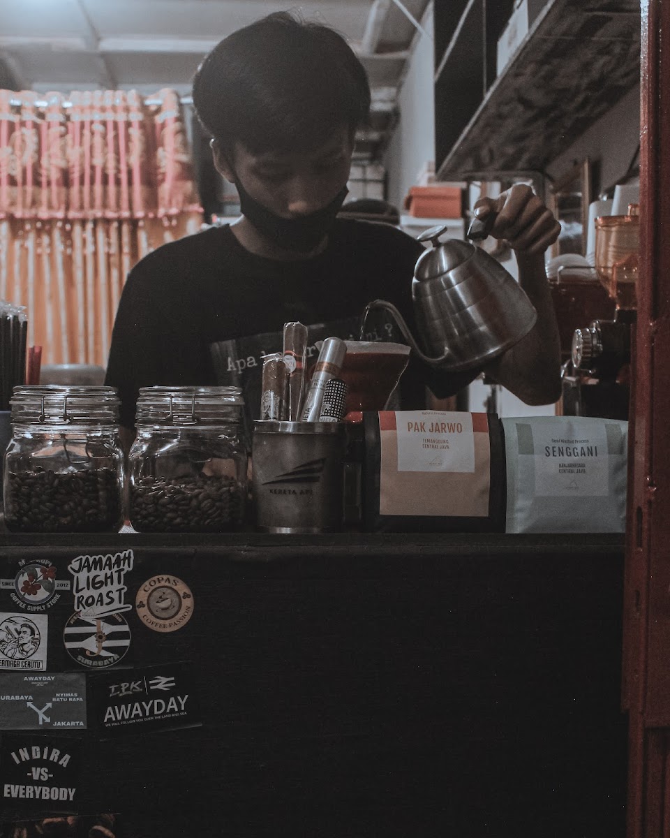Delapan Tujuh Coffee & Gallery Photo 3