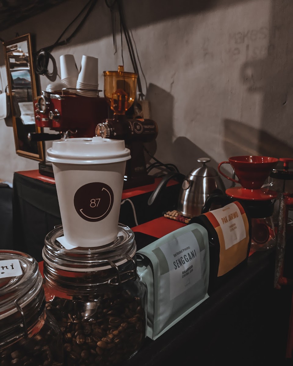 Delapan Tujuh Coffee & Gallery Photo 8
