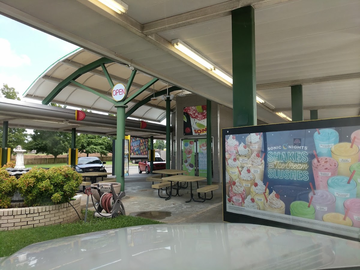 Sonic Drive-In Photo 4