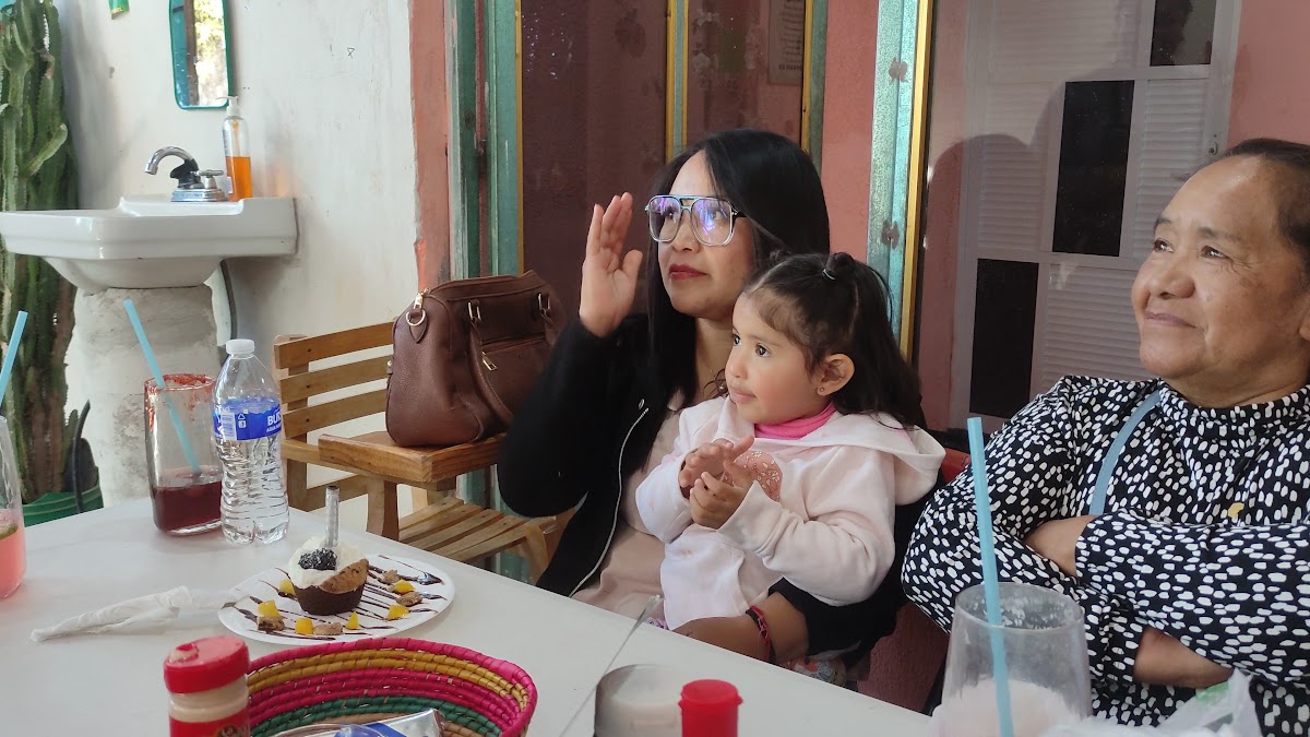 MARISCOS EMMANUEL Photo 2