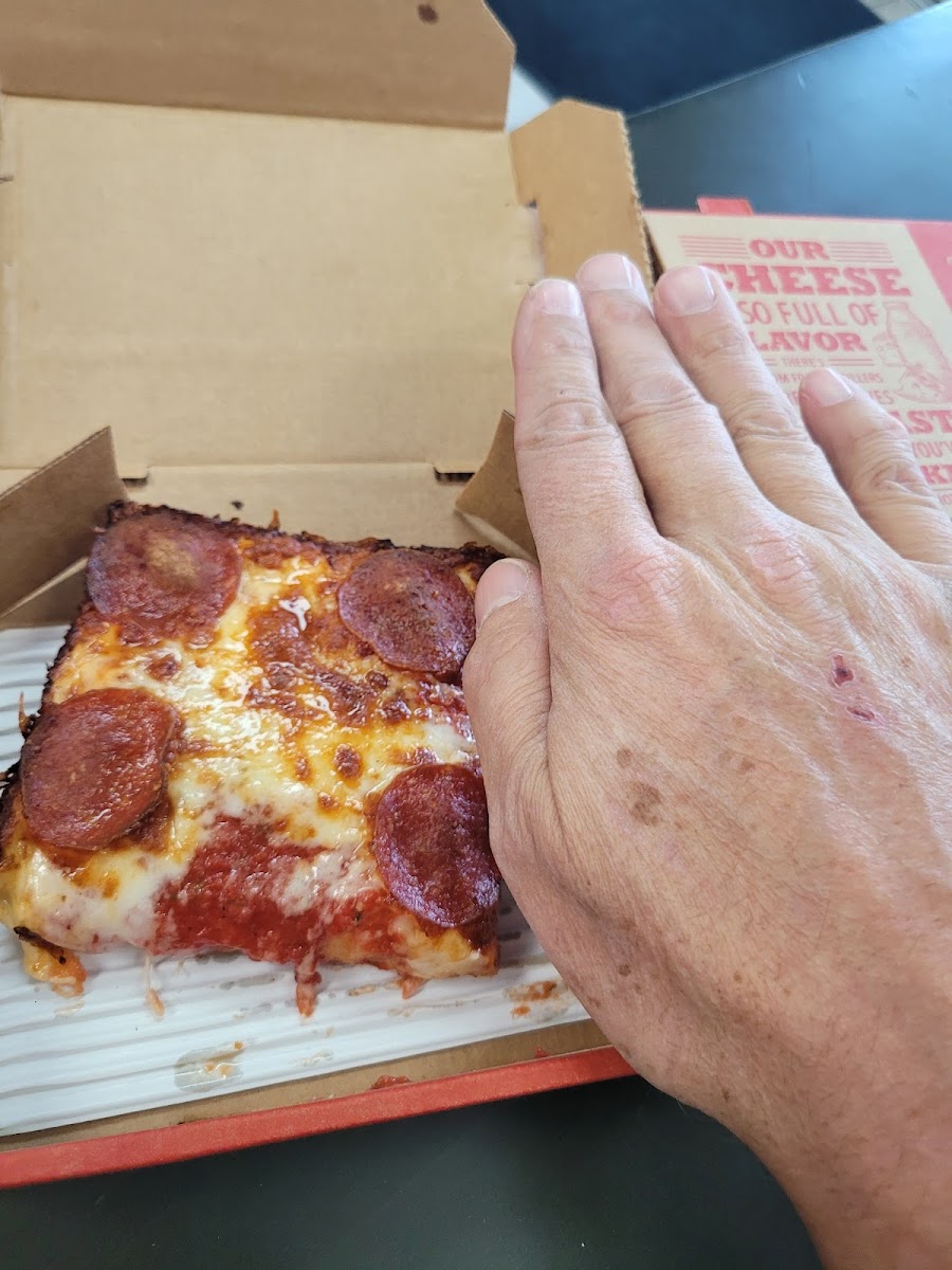 Jet's Pizza Photo 9