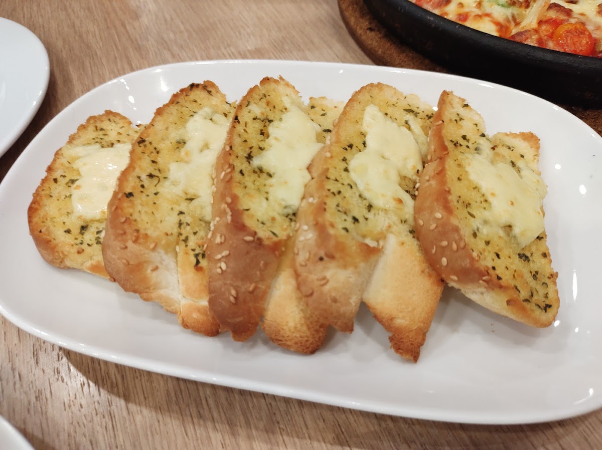 Pizza Hut Photo 10