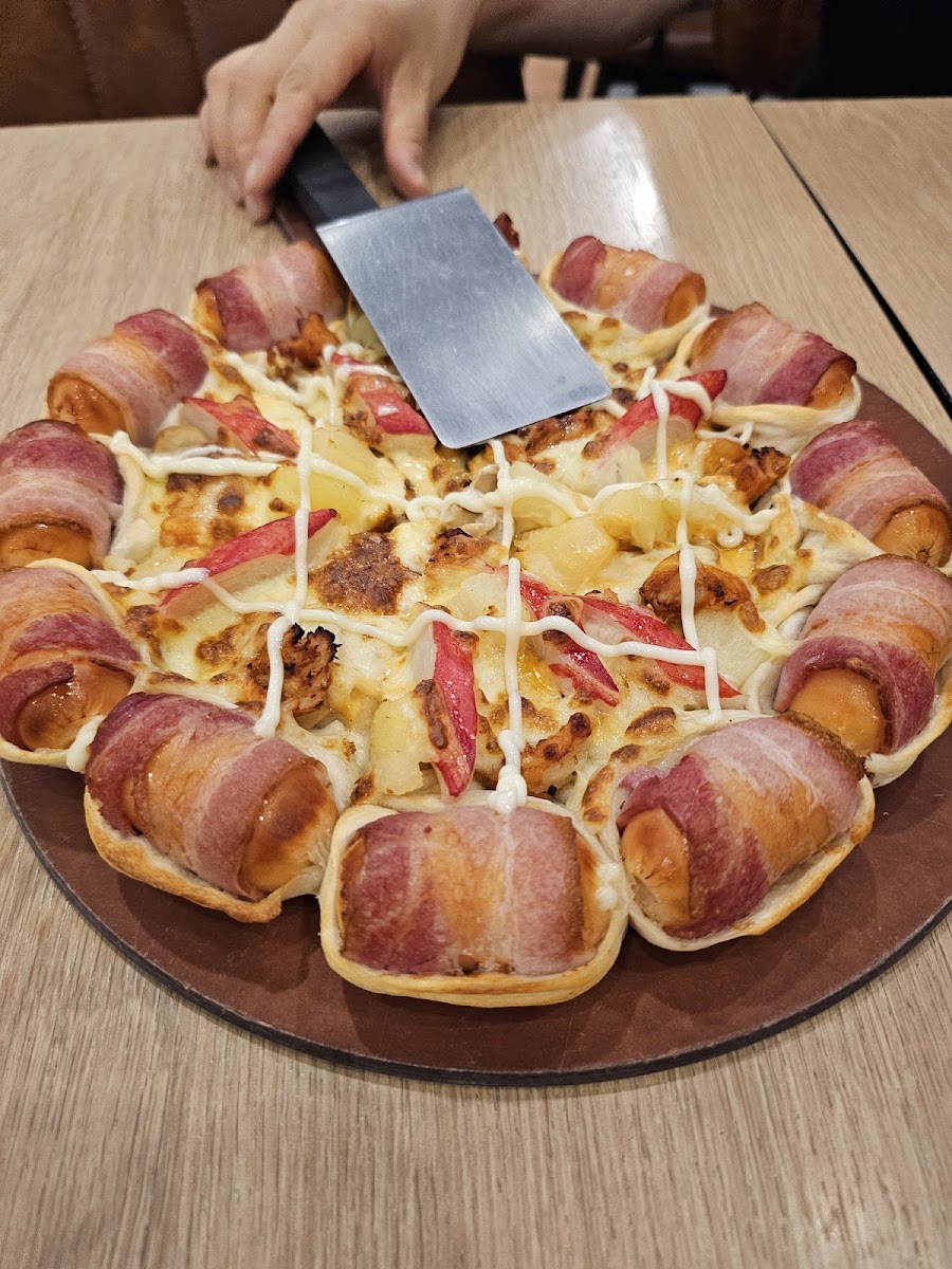 Pizza Hut Photo 3