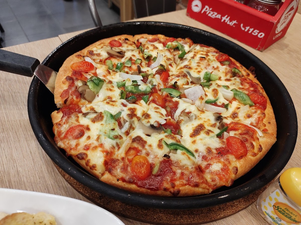 Pizza Hut Photo 6