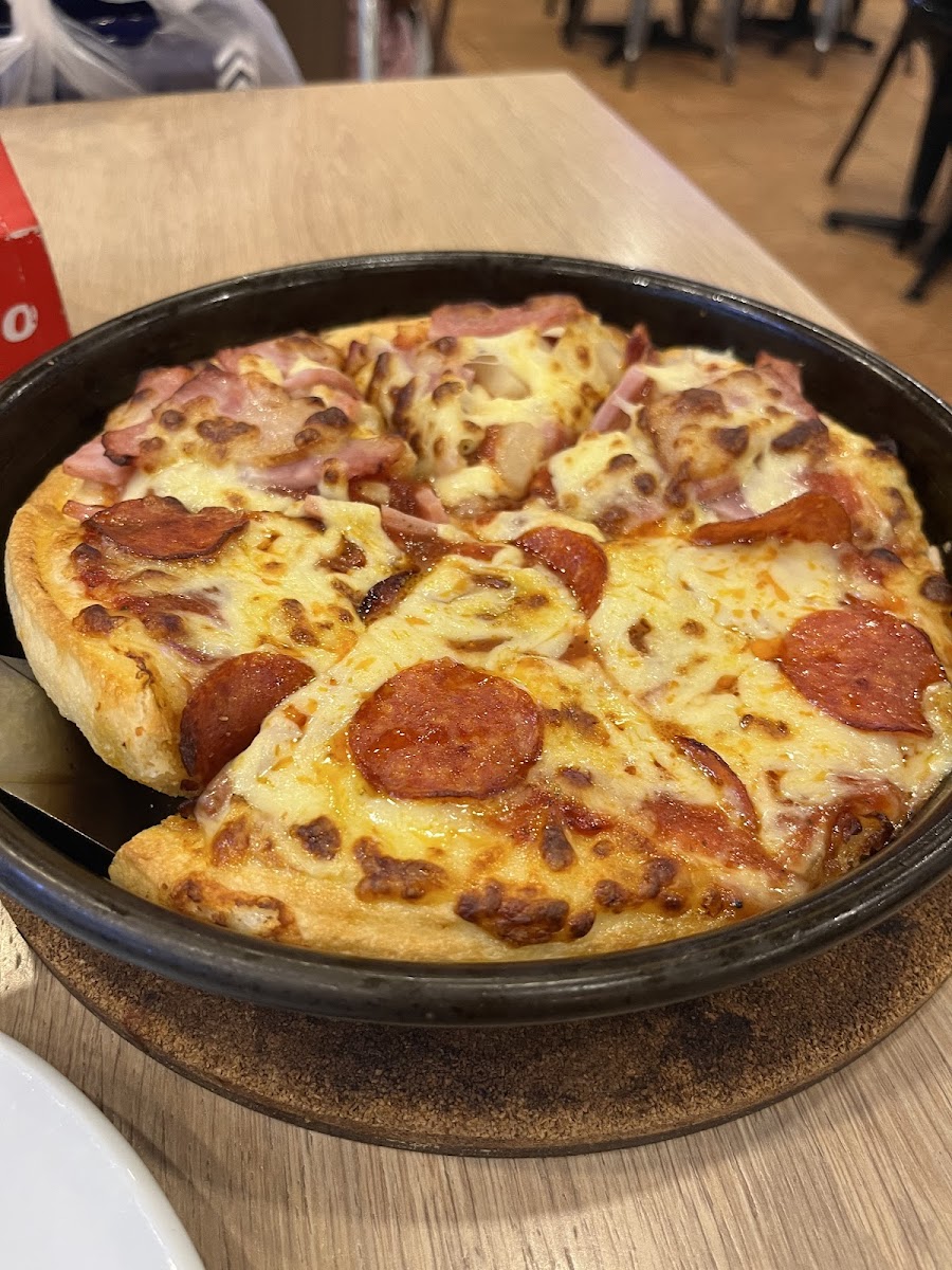 Pizza Hut Photo 7