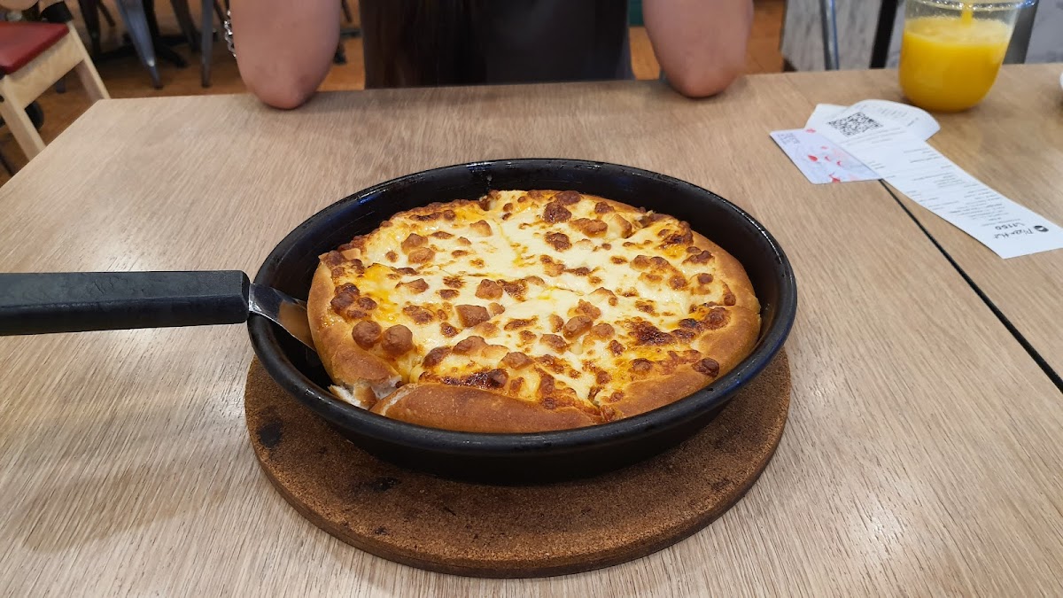 Pizza Hut Photo 8