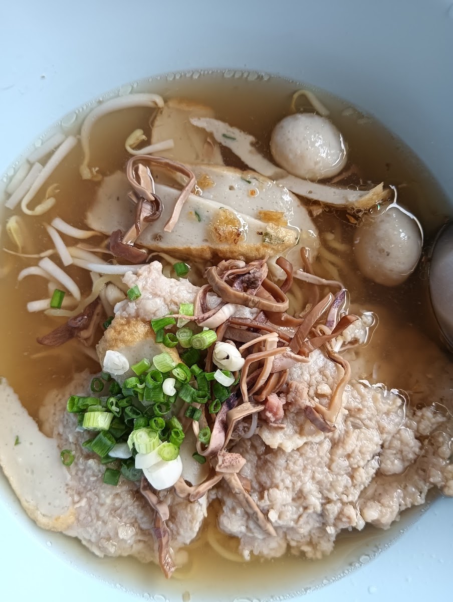 โอเค 3 ก๋วยเตี๋ยวหมูบ้านบึง เส้นปลา เกี๊ยวปลาเย็นตาโฟ Photo 2