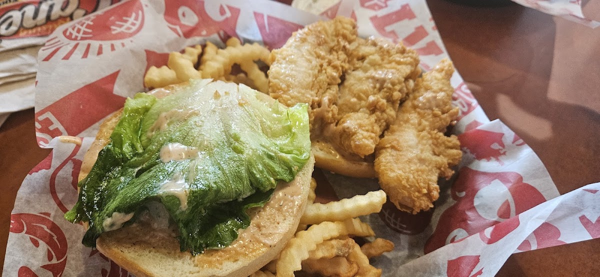 Raising Cane's Chicken Fingers Photo 10