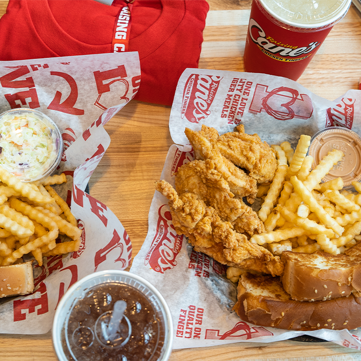 Raising Cane's Chicken Fingers Photo 3