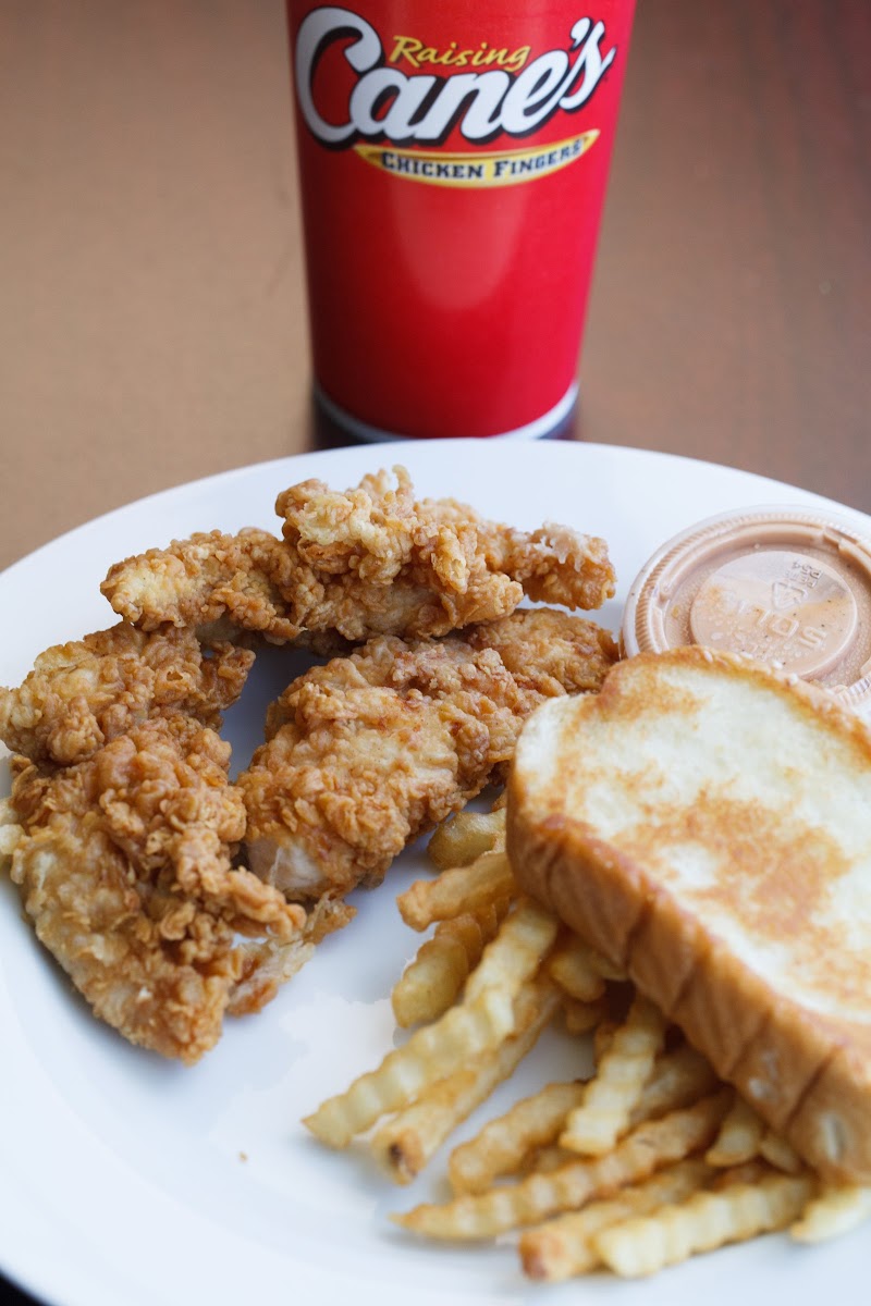 Raising Cane's Chicken Fingers Photo 8