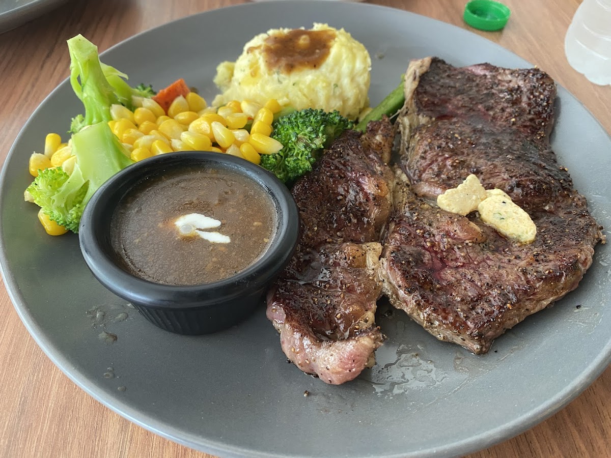 Benjy Cafe Photo 3