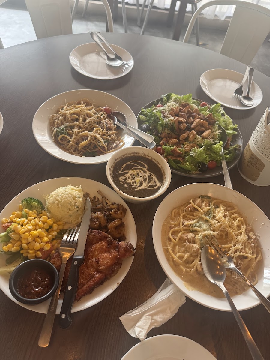 Benjy Cafe Photo 4