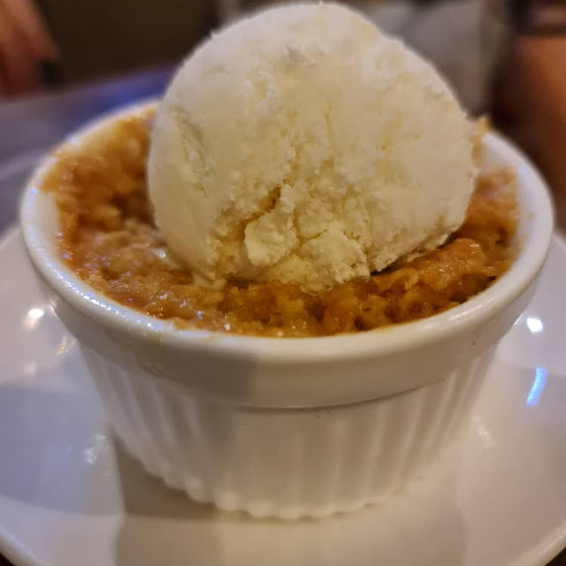 Apple Crumble with Ice-Crram