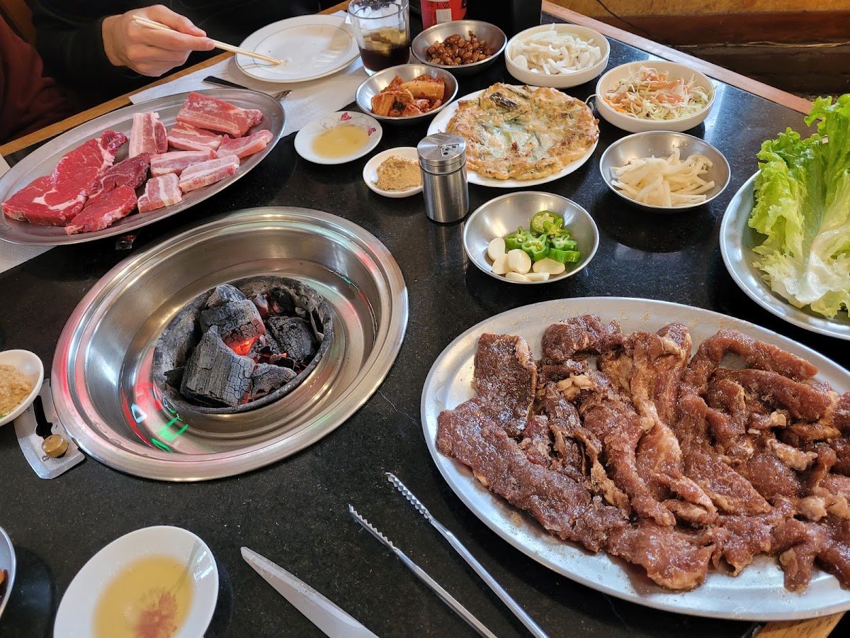 안골 숯불갈비 ANGOR Restaurante (korean barbeque) Photo 4
