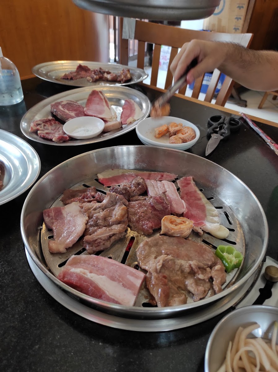 안골 숯불갈비 ANGOR Restaurante (korean barbeque) Photo 5