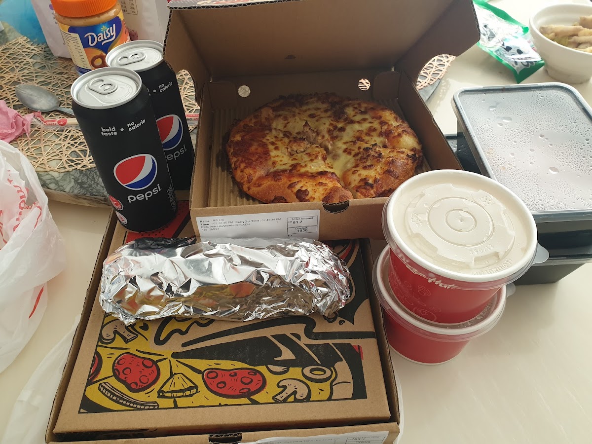 Pizza Hut Photo 3