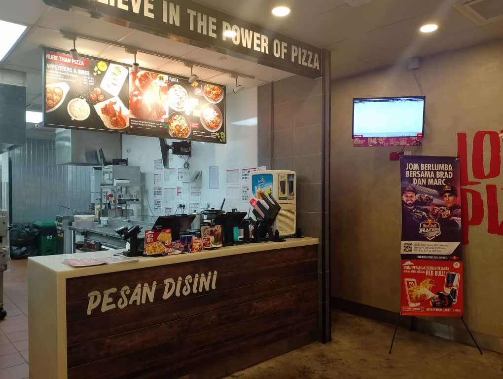Pizza Hut Photo 5