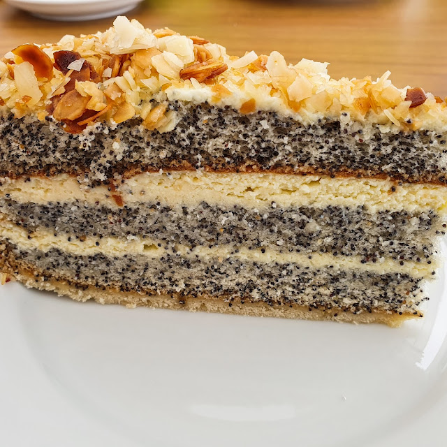 Mohn Quark Torte