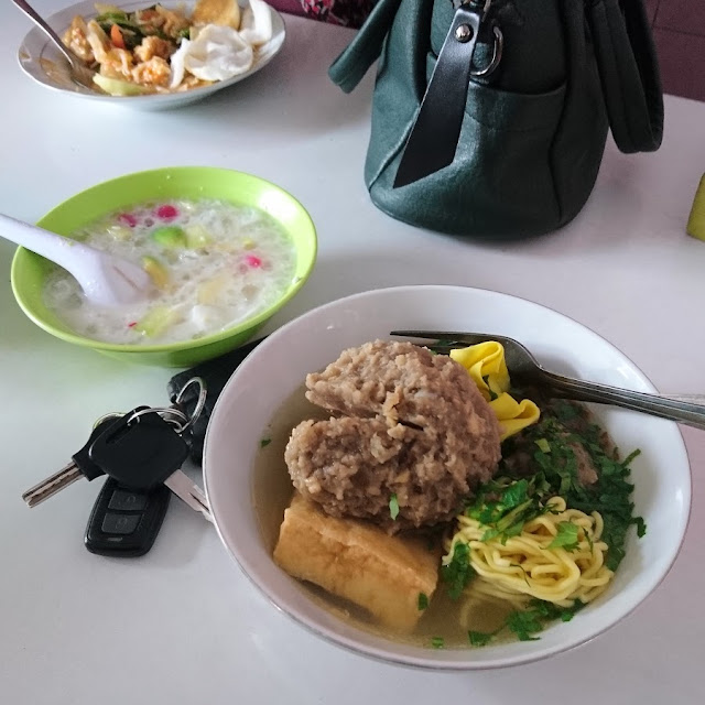 Bakso Campur Pentol Besar