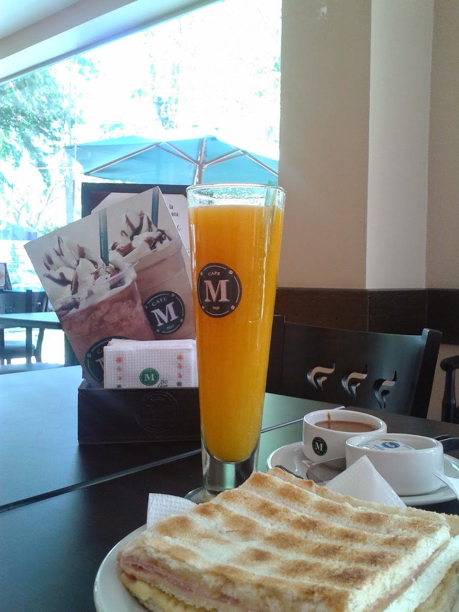 Café Martinez Photo 10