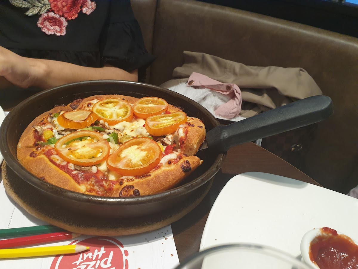 Pizza Hut Photo 7