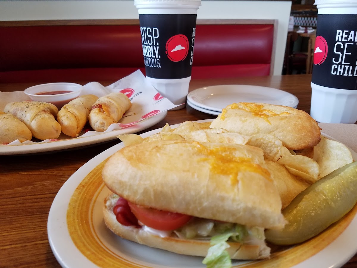 Pizza Hut Photo 5
