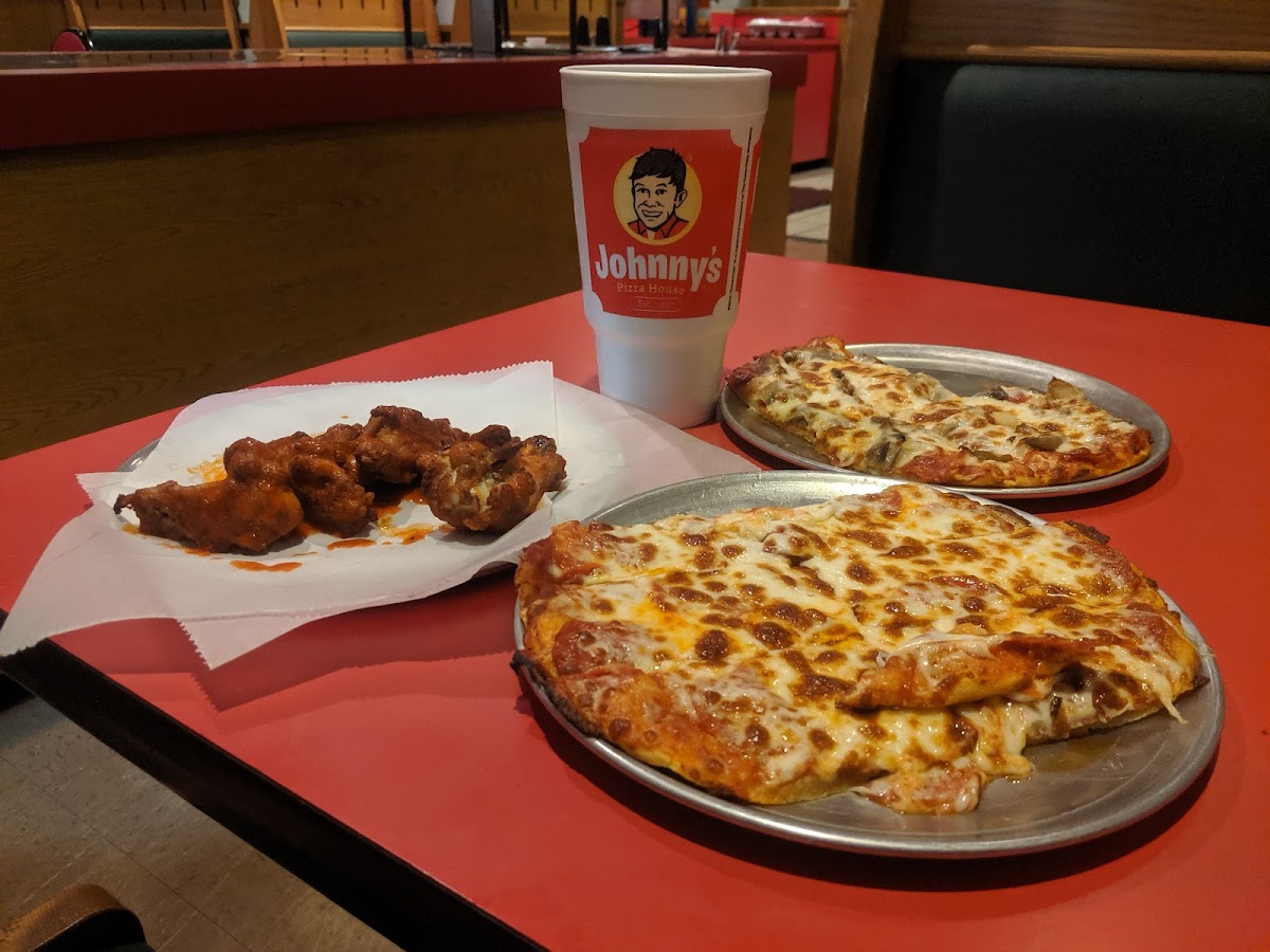 Johnny's Pizza House Photo 10