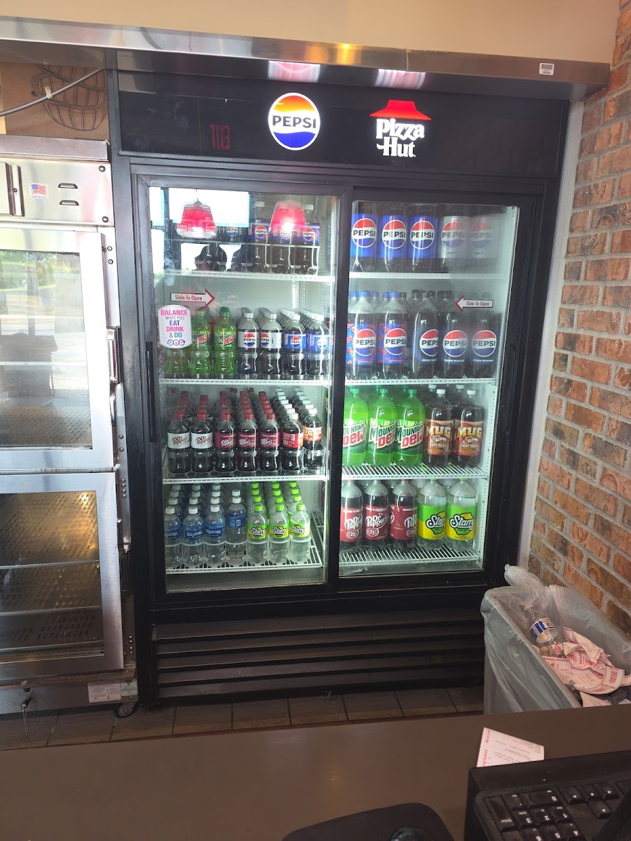 Pizza Hut Photo 7