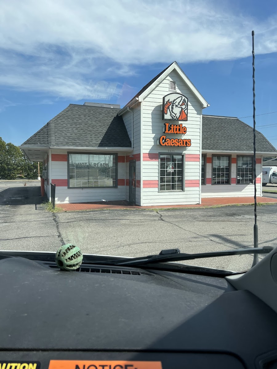 Little Caesars Pizza Photo 3