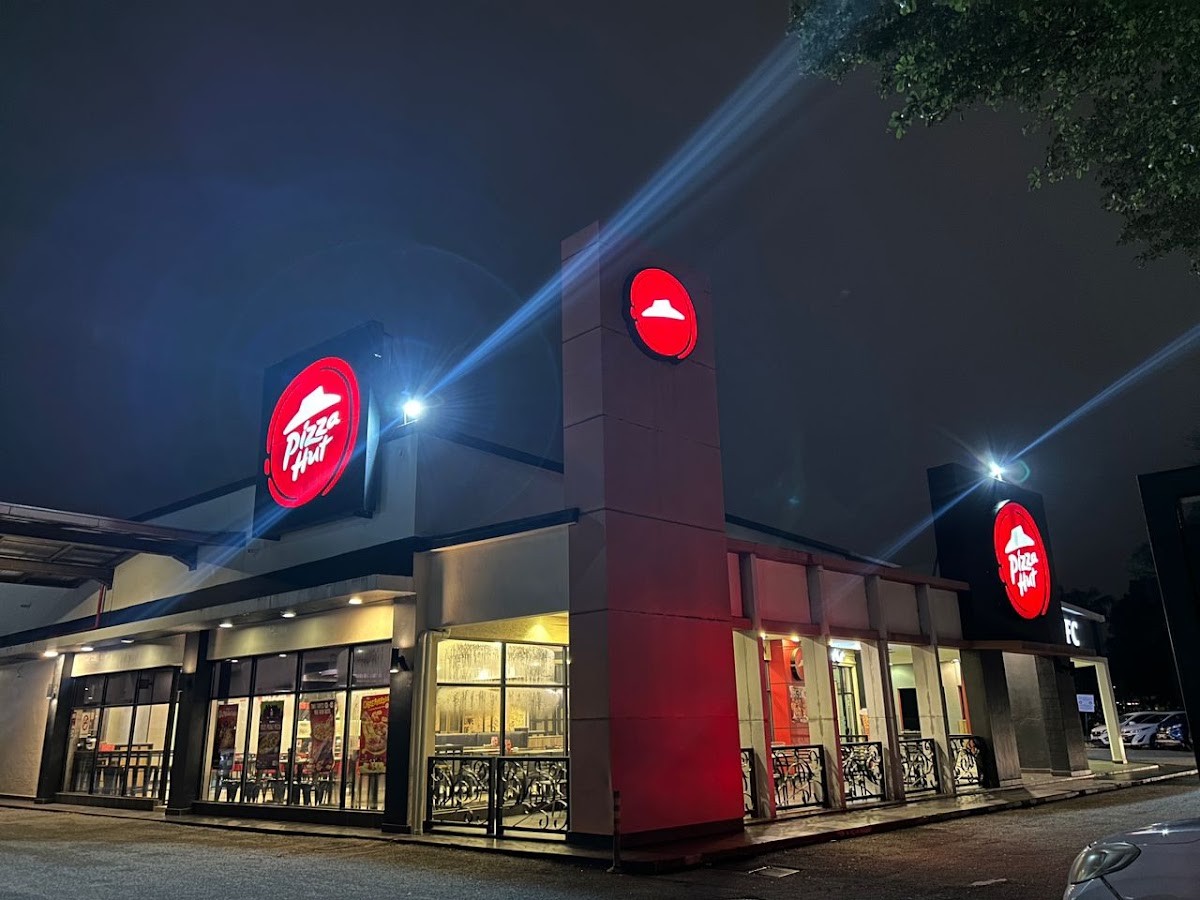 Pizza Hut Photo 3