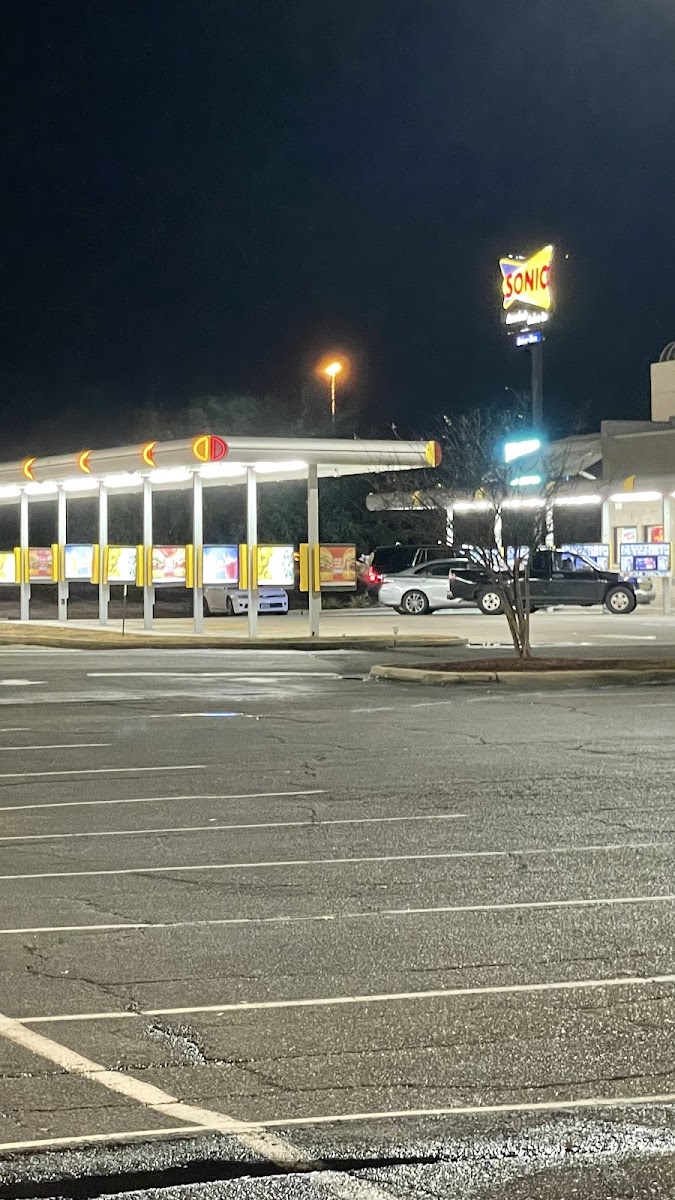 Sonic Drive-In Photo 4