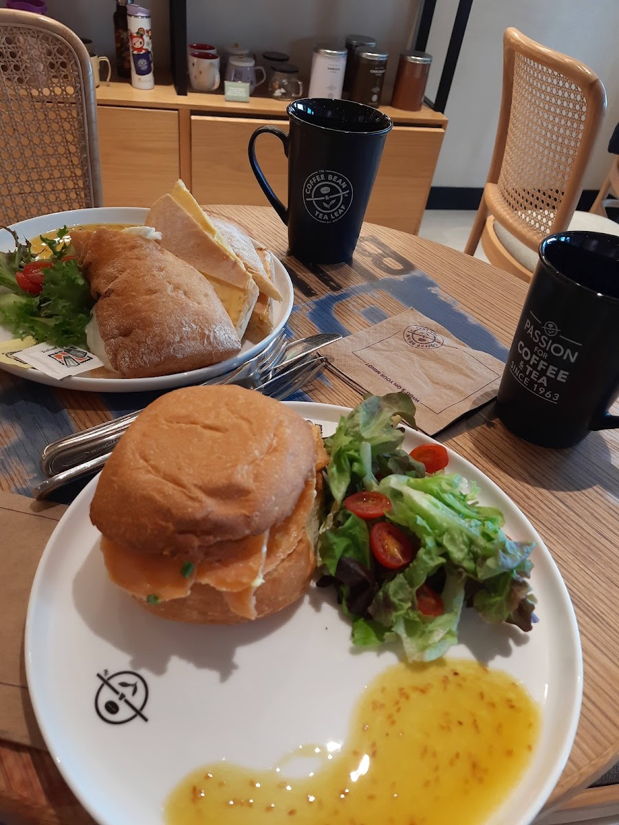 The Coffee Bean & Tea Leaf Photo 6