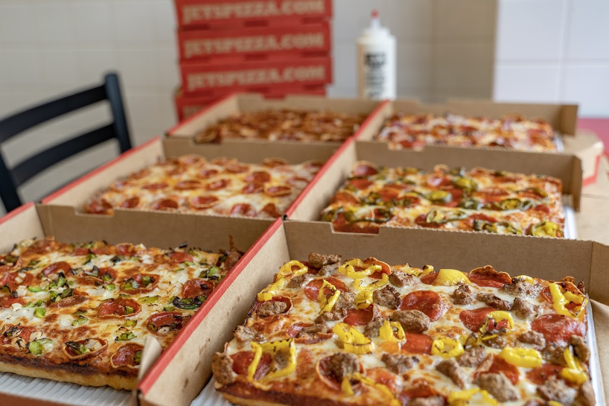 Jet's Pizza Photo 4
