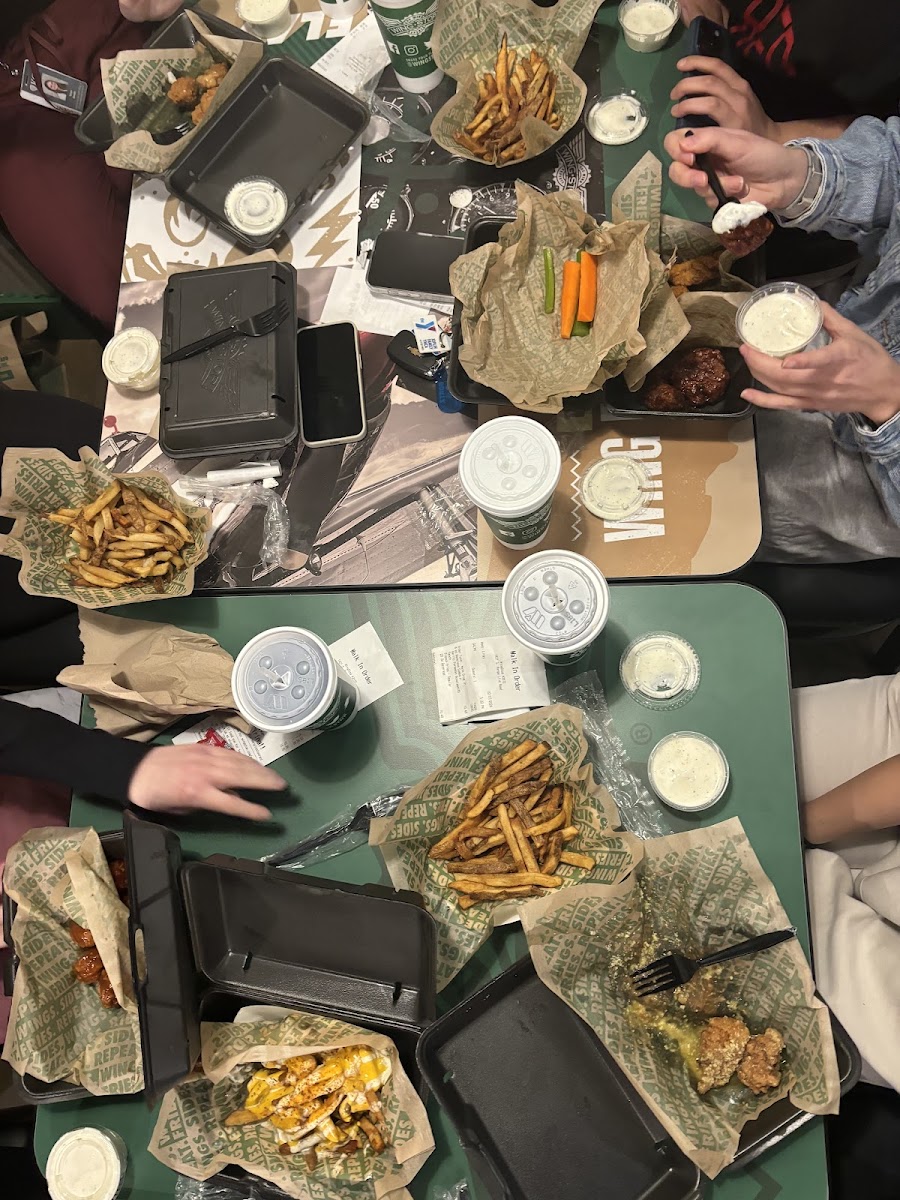 Wingstop Photo 9