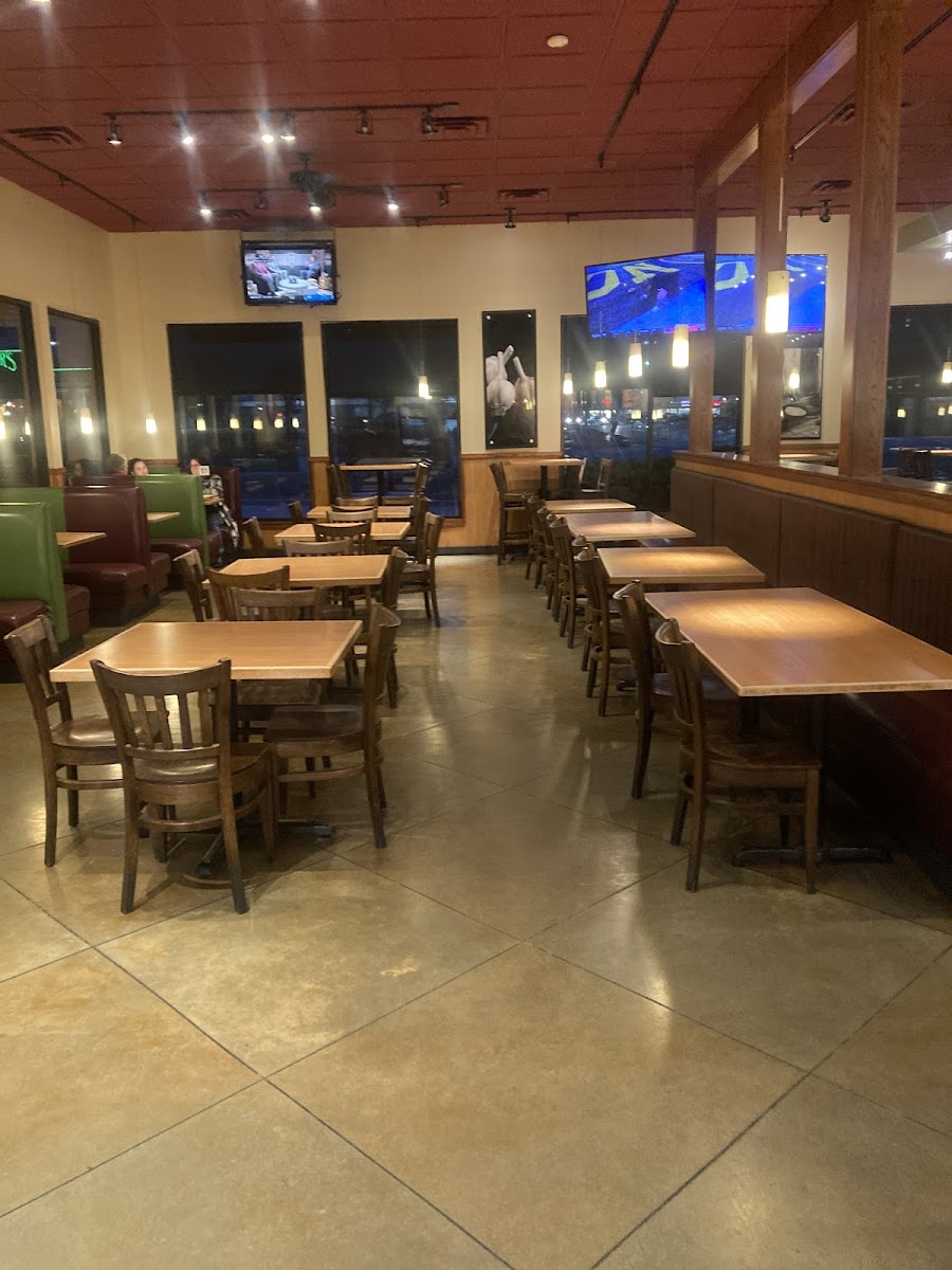 Mazzio’s Pizza & Wings Photo 7