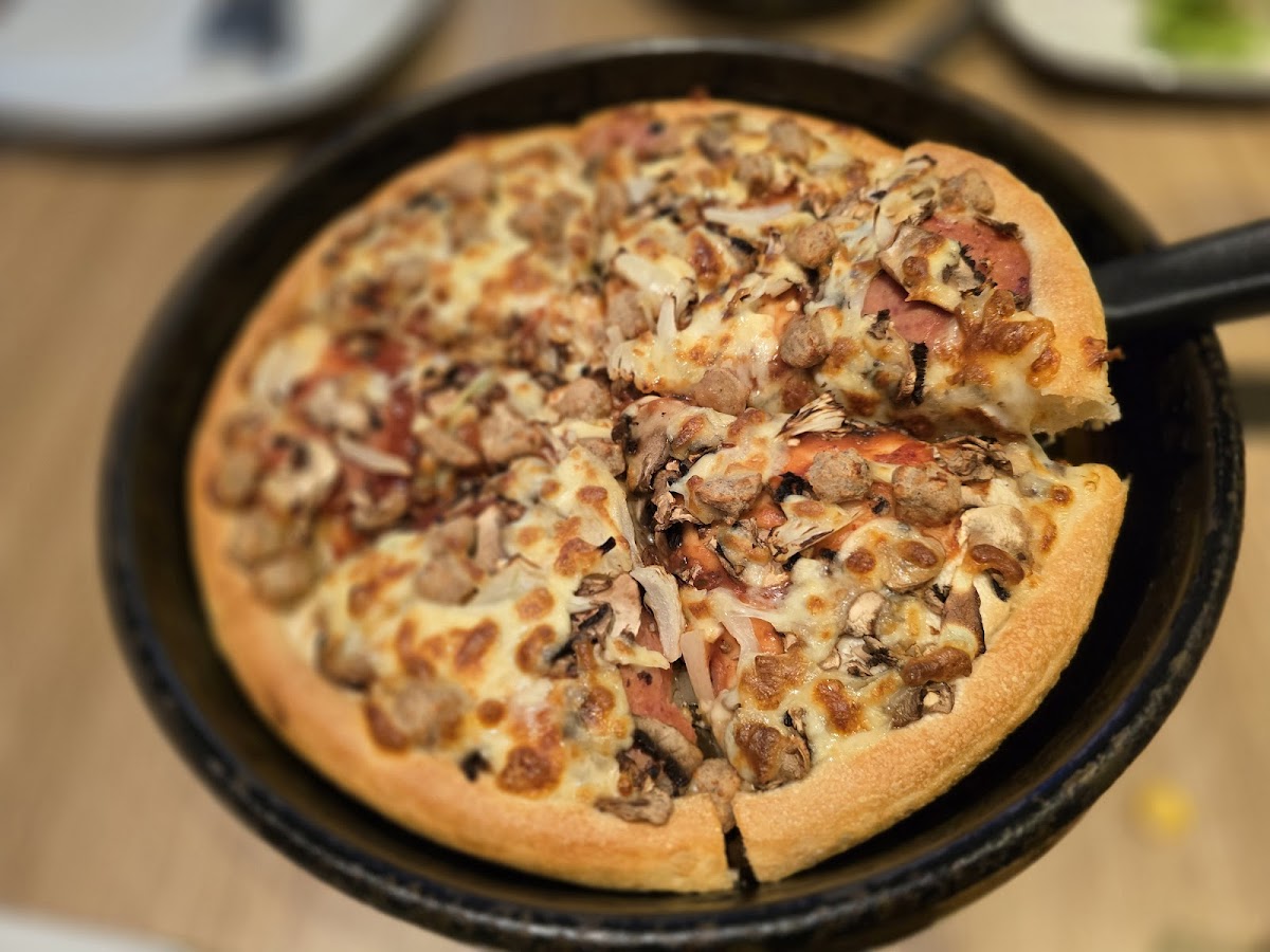 Pizza Hut Photo 9