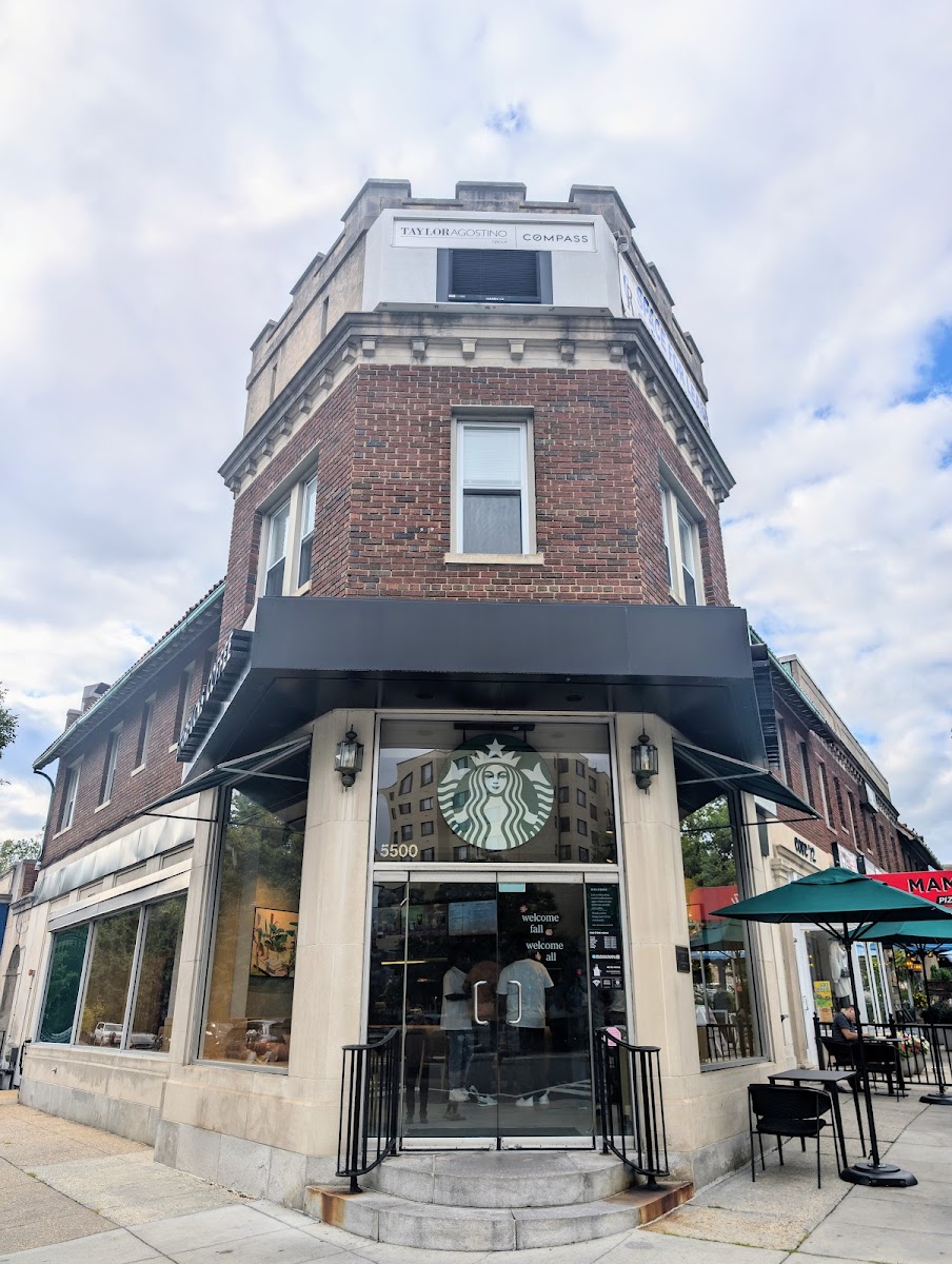 Starbucks Photo 4