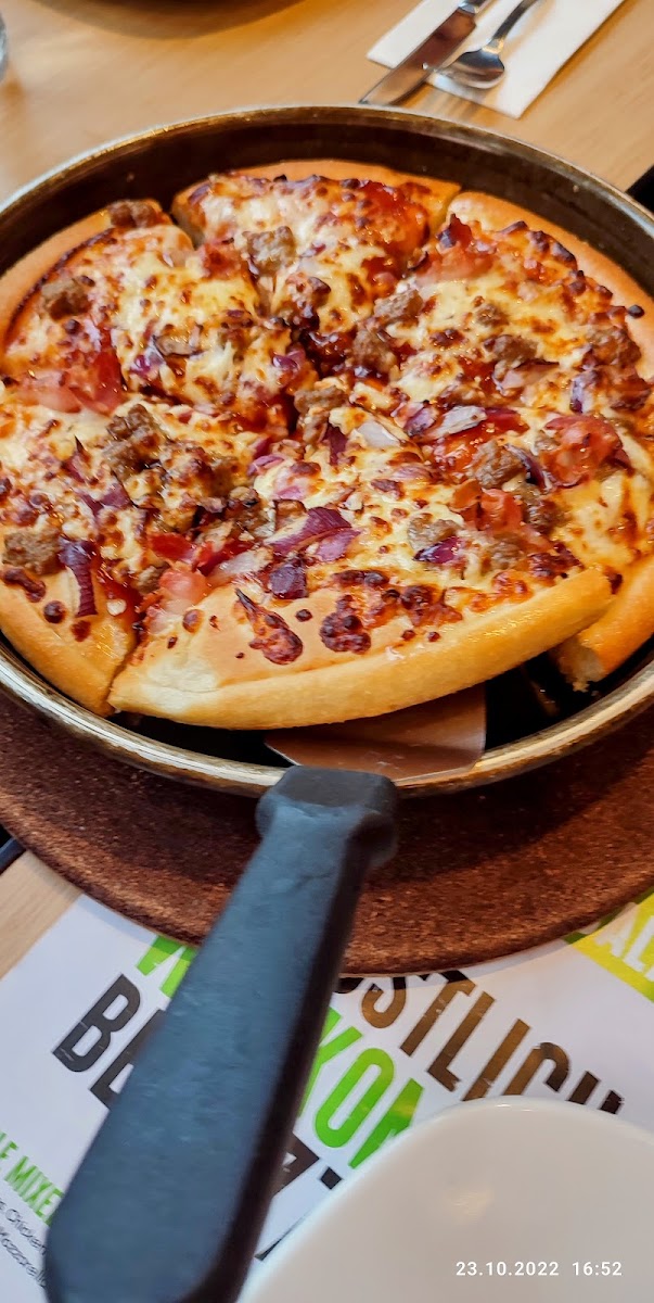 Pizza Hut Photo 5