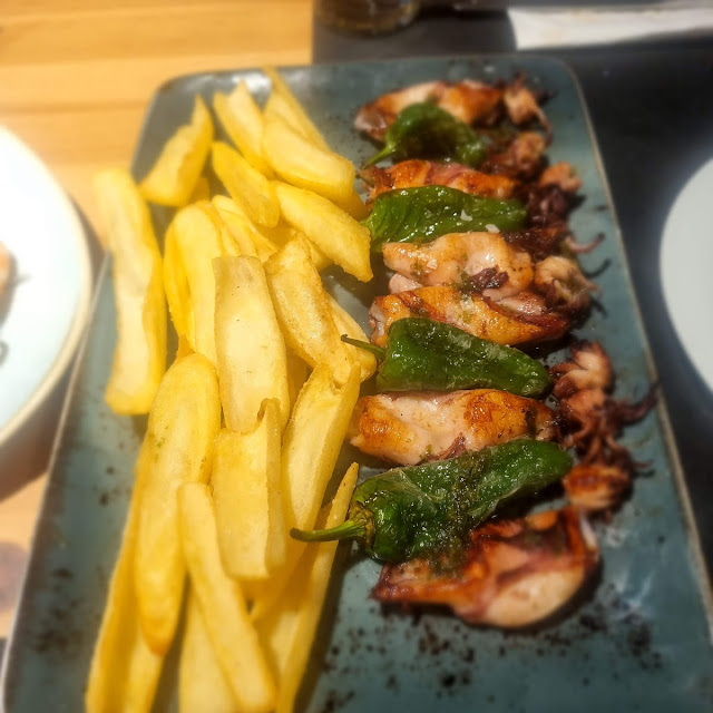 Chipirones Con Pimientos de Padrón