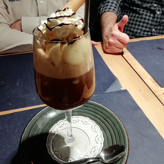 Café Con Helado de Vainilla Y Nata