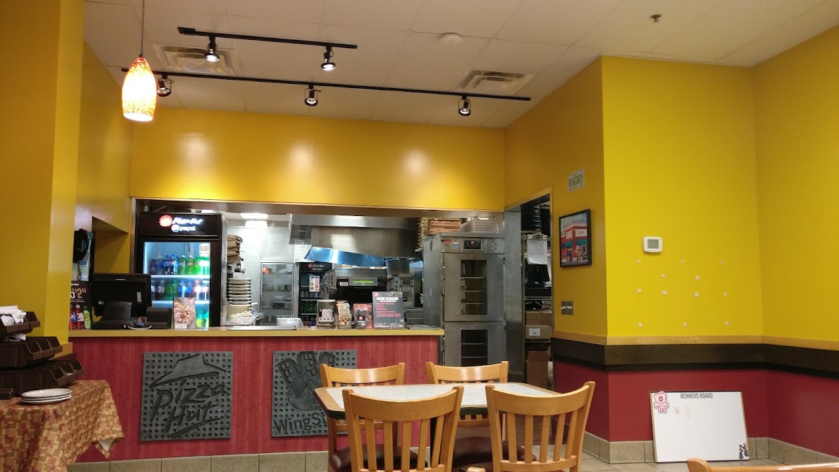 Pizza Hut Photo 3