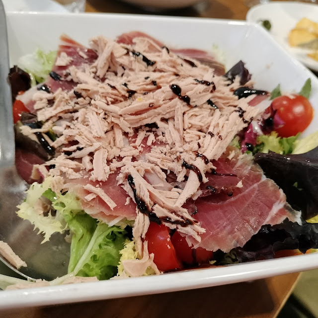 Ensalada de Foie Con Virutas de Jamon