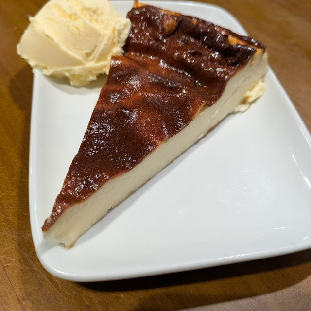 Tarta de Queso Con Helado de Vainilla